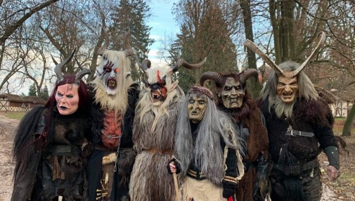 PRŮVOD KRAMPUS ČERTŮ V ZÁMECKÉM PARKU DĚTENICE